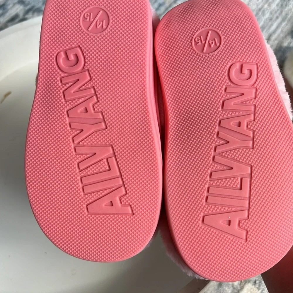 Lot of 5 slippers 🐰🐰. Pink, furry, leather. Size NB-5. - Picture 3 of 14